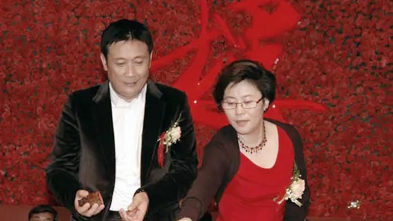 女导演李少红，捧红多位当红明星，当年死乞白赖追老公，终获幸福