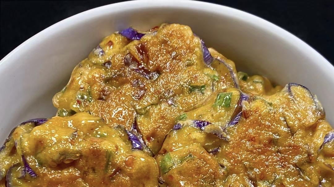 绝了！茄子鸡蛋饼——舌尖上的魔法盛宴，颠覆你的美食想象！