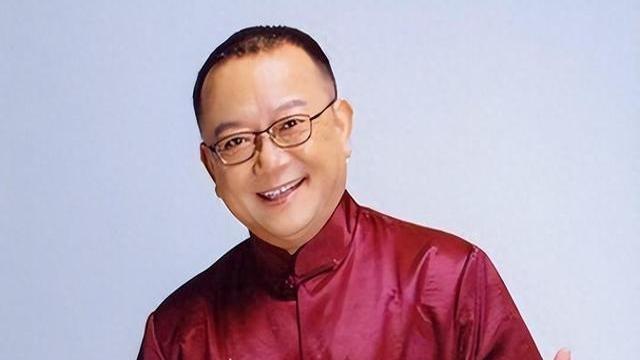 事实证明，被传移民美国的“和珅”王刚，已经走上了另一条大道