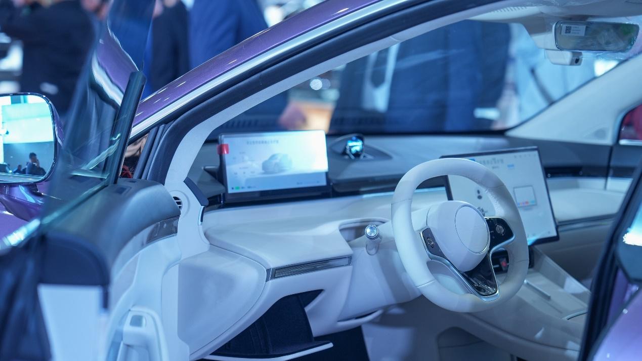 智界R7领衔  鸿蒙智行携全系车型亮相西宁十一国际车展