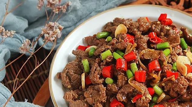 都是牛肉，为啥国外的牛肉能煎牛排？而中国的黄牛肉却不行呢？