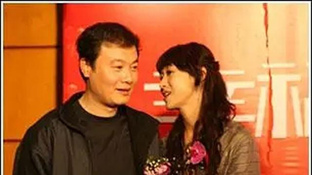 老戏骨孙松：主演《渴望》走红，娶小10岁美妻，结婚22年无子女