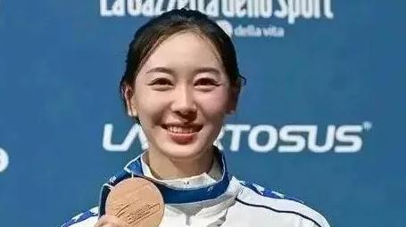 孙一文颜值高、身材好，肤白貌美，这么好的条件不搞直播可惜了！