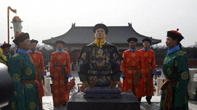 中国最后一位太监孙耀庭自述：晚上值班守夜时，鞋底必须藏苍耳