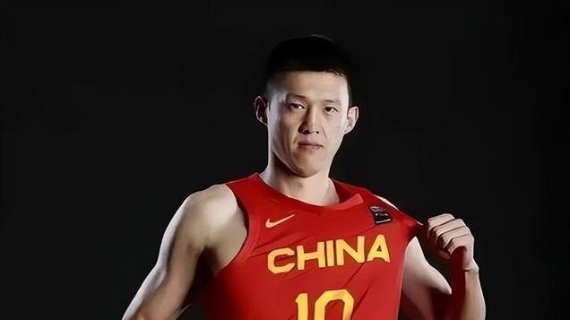 CBA积分榜！新疆34分大胜豪取6连胜登顶，郭艾伦创纪录广州胜天津
