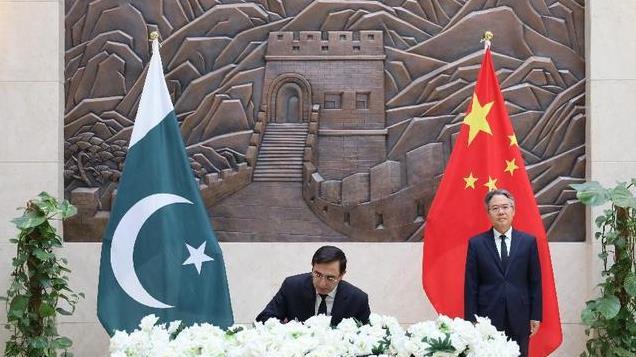 中国军方高层刚到，先是和巴军方一把手一对一会谈，邻国给解放军的通报里，印度手脚很不安分？