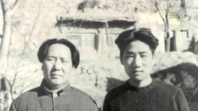 1950年，毛岸英回湘省亲老照片，为妈妈扫墓，给外婆祝寿
