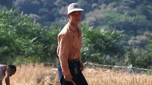 大伯84岁了，喝点酒被儿子指着鼻子骂，没过几天大伯却突然走了