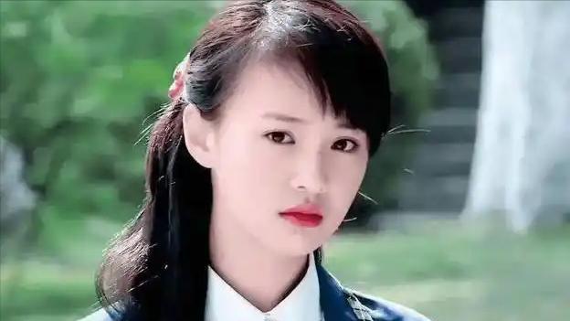 33岁郑爽现状：又胖又秃生活窘迫，儿子女儿近照罕见曝光，很可爱