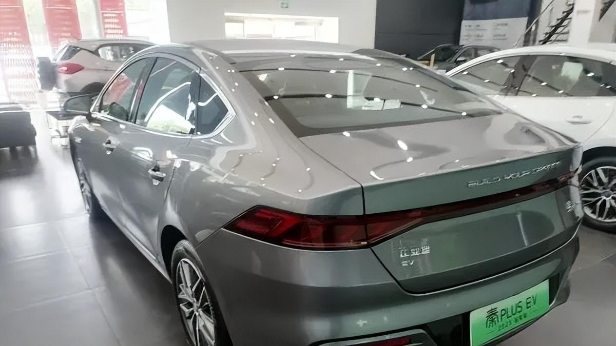 实惠新能源降至9.5万起，续航420km配置全，销量为何仍下滑
