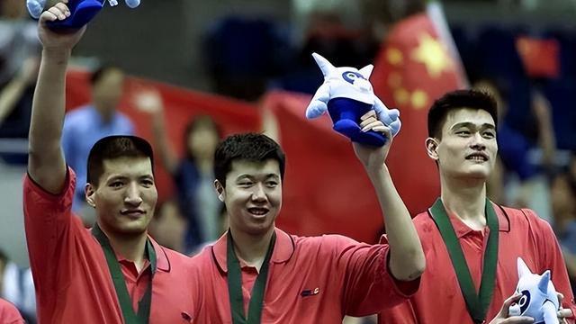 与姚明齐名的巴特尔：娶二婚大妻子、当继父，现在结局怎样了？