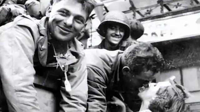 二战美军占领巴黎后，军纪有多差？对待法国女人行径恶劣