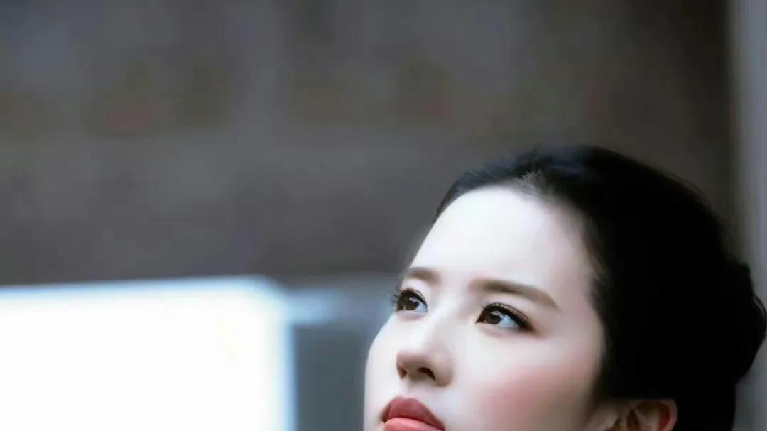 一场晚宴，珠圆玉润的刘亦菲给大嘴美女舒淇上了一课