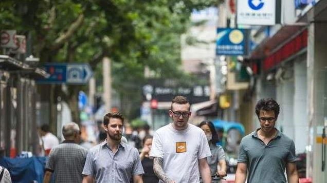 中国扩大免签后，大量不文明没教养老外涌入中国境内，如何管制？