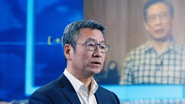 曾经的央视一哥白岩松，抑郁到身体消瘦，如今56岁状态引人堪忧