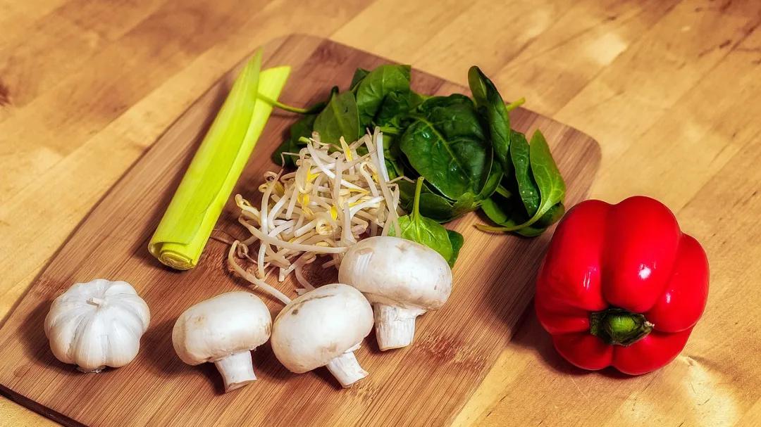 新研究颠覆认知！老年人少吃叶酸，反可抗衰老，延长寿命！