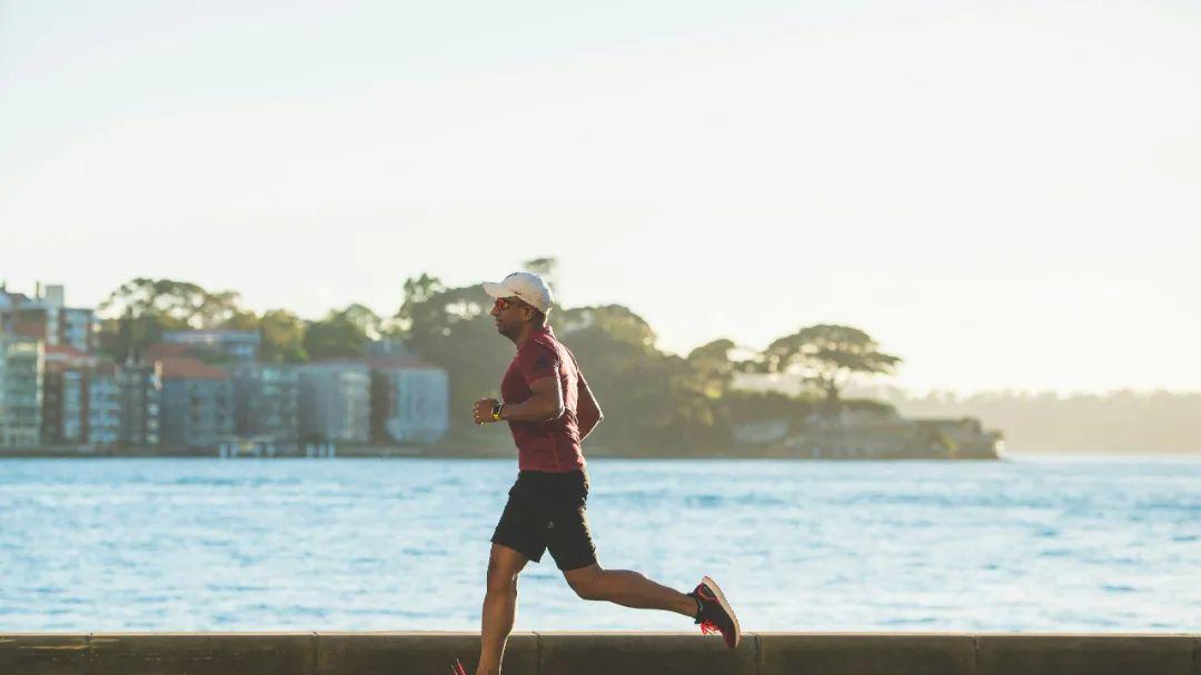 晨跑毁一天？那些四五点起床跑步的“疯子”究竟在追求什么？