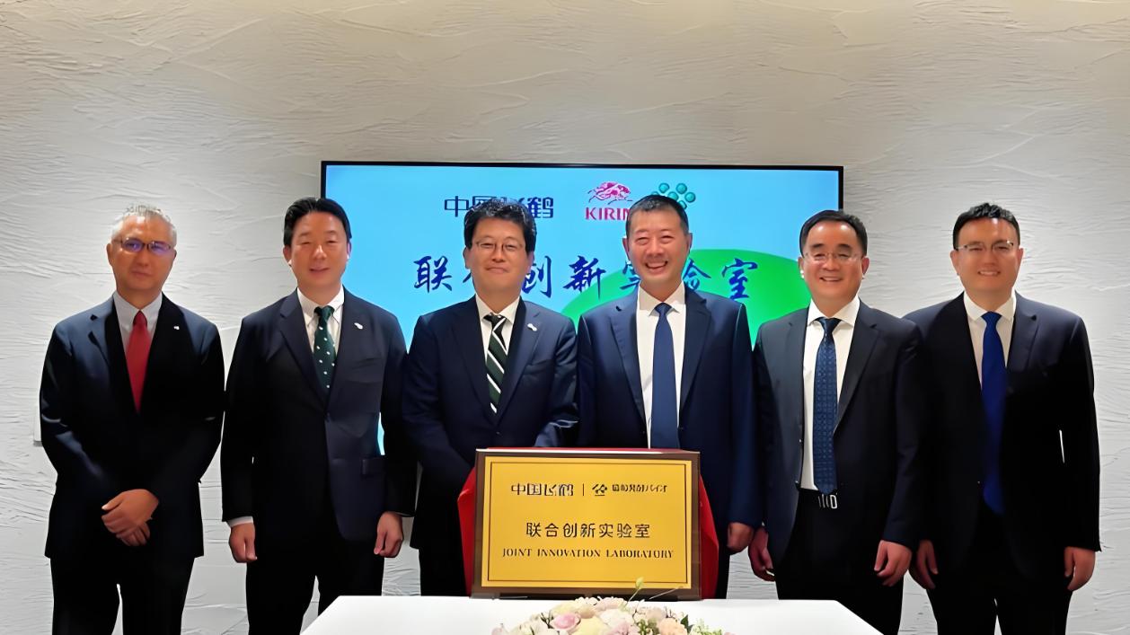 飞鹤奶粉与日本联手建联合创新实验室，宝妈群炸锅了！