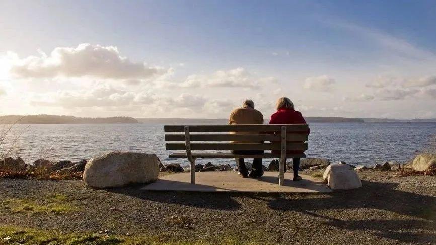 我们对待生活的态度，往往最后决定了生活对待我们的态度