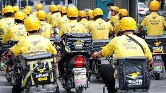 34岁外卖小伙脑溢血，妻子放弃治疗，护士哭喊：他还有救吗？