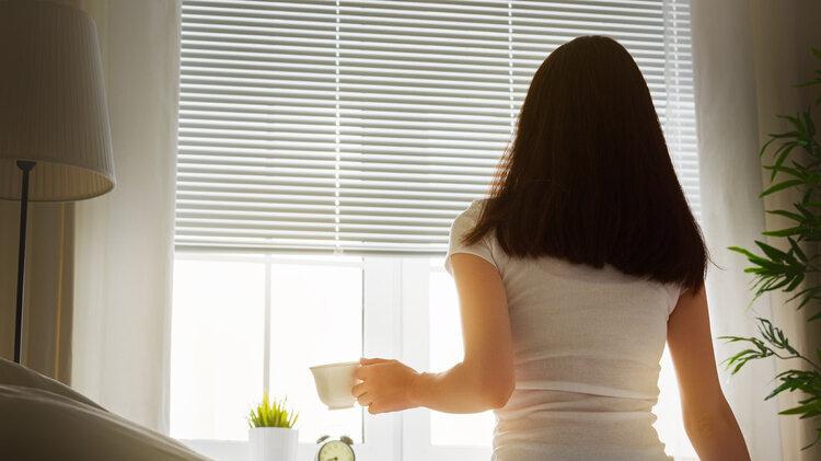 70岁为寿命的决定期，如果早上喝水有这5个表现，一般会长寿！