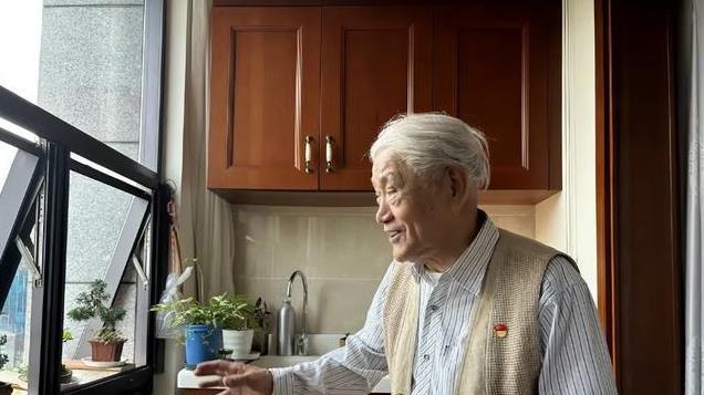 牛犇妻子逝世后，两亲生儿子把他送敬老院，如今89岁过的怎样