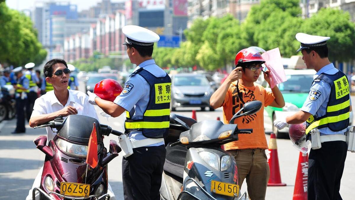 12月1日起，电动车、老年代步车上路，要带好“4大件”，缺一不可