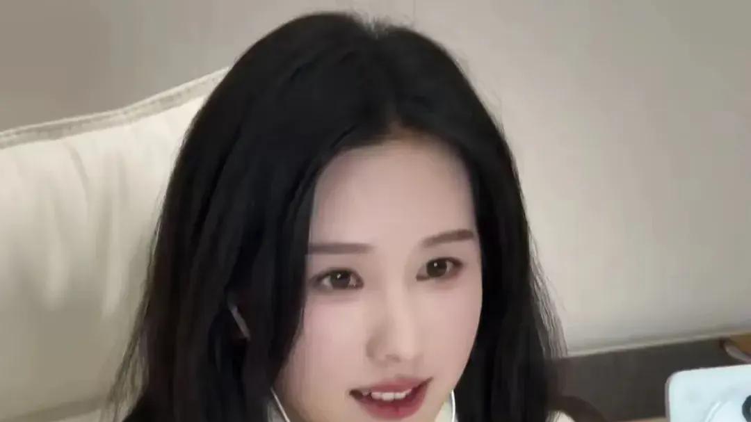 陈都灵直播被吼，侯明昊田嘉瑞被吓出表情包，工作室紧急发文！