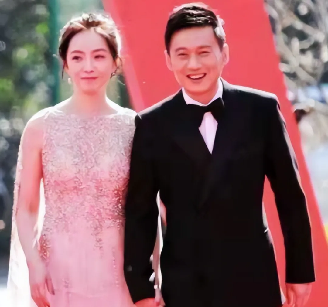 从父女变夫妻，结婚多年无人知，一家三口颜值都超高