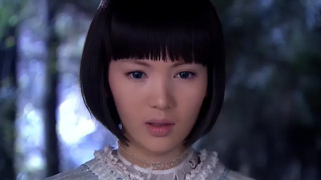 《花少6》节目组公开了18岁的宋茜，她的眼睛嘴巴和现在都不一样