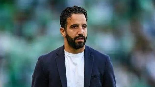 曼联15场10球小妖将出租锻炼！曝阿莫林非常满意青训，欲提拔一人