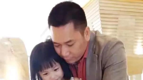 赵薇女儿惊艳亮相！5张美照揭秘：笑容背后的感人故事