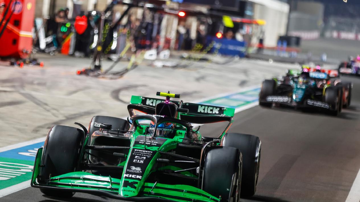 赛道与公路齐飞！周冠宇拿下F1最佳车手