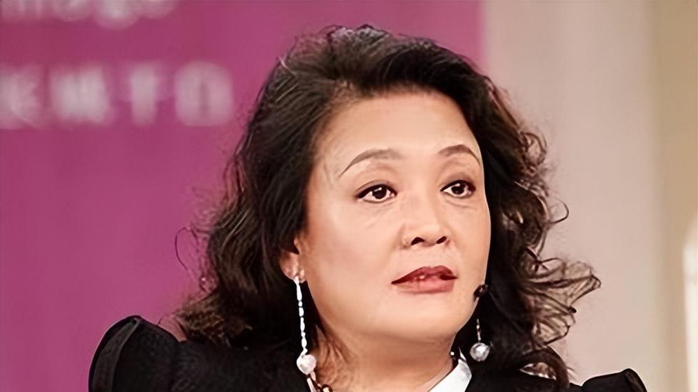 传奇张兰离婚后：爱上摄影家，弟弟惨死，前夫单身有泪