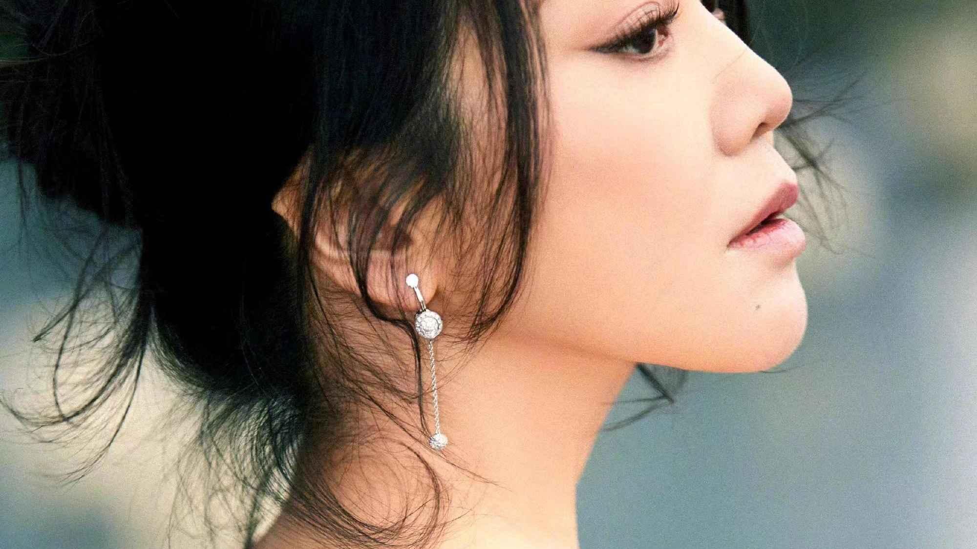 闫妮离婚20年谜底，邹伟职业曝光，真相大白