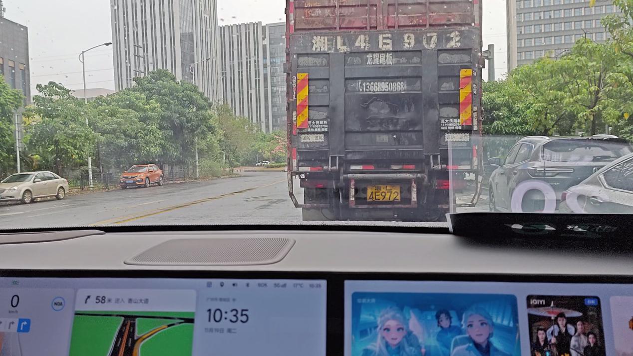 体验理想汽车“端到端”智驾，途经六个场景皆有心得