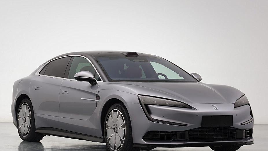 “扛着油箱”的轿车都来势汹汹？2025年即将上新重磅新车！