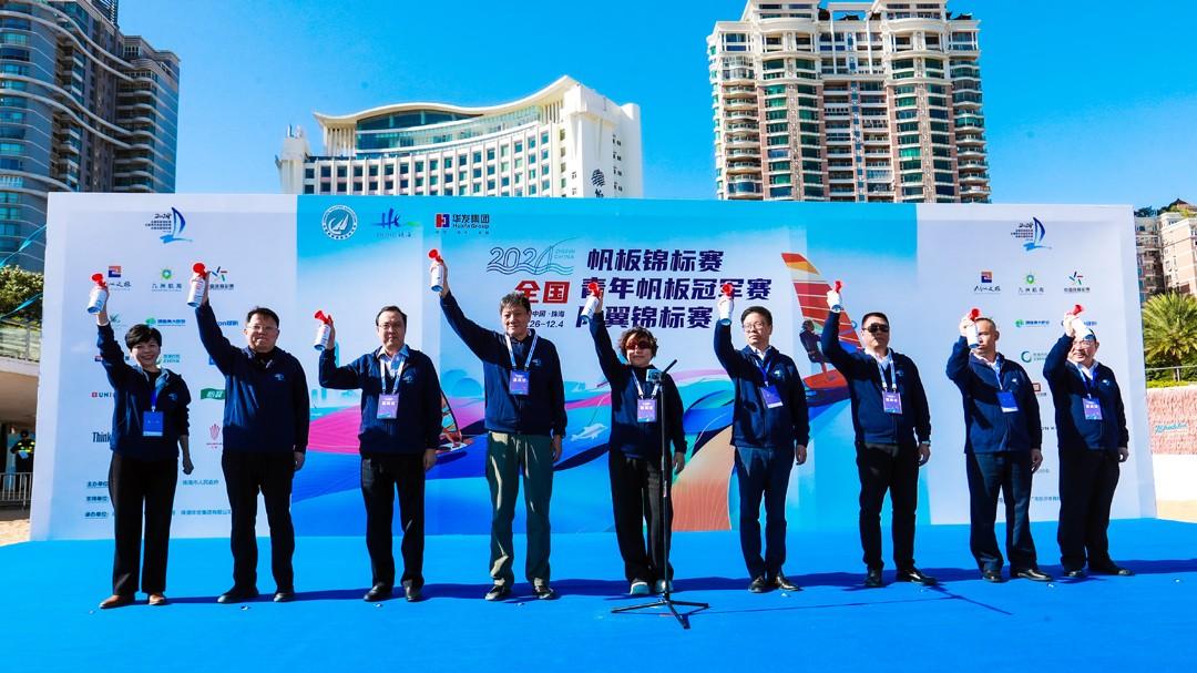 珠海逐浪：帆板风翼三赛齐发，水上激情燃动