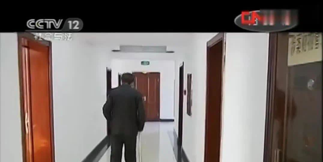 知名演员竟是逃犯！东北，一瘫痪多年的民警