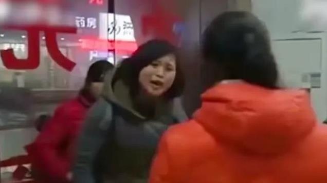 生下2女遭婆家嫌弃离婚，半年后前夫确诊癌症，前夫家竟然这样做