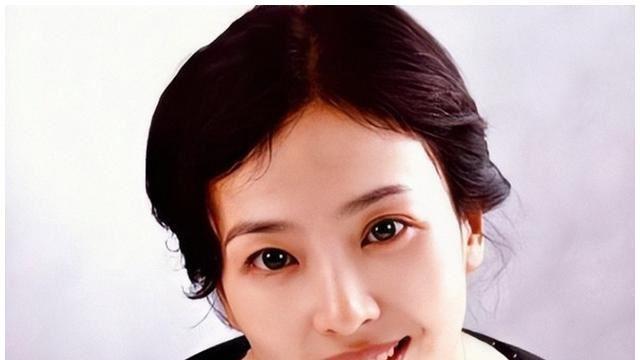 让5岁女儿认身家数亿的干爹，两婚两离的刘亦菲妈妈，如今怎样了