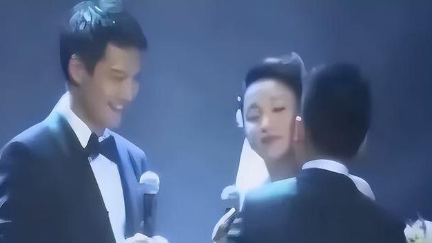 陈坤的儿子已成年！容貌开始显现母亲的基因，像谁可以认得出吗？