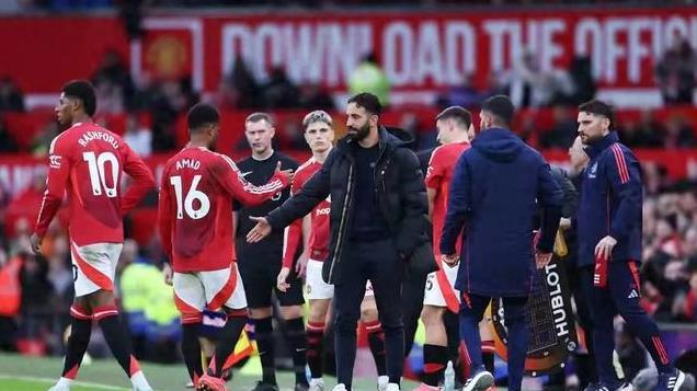 真不冤！滕哈赫被解雇后，曼联七场不败，其最大贡献就是赶走C罗