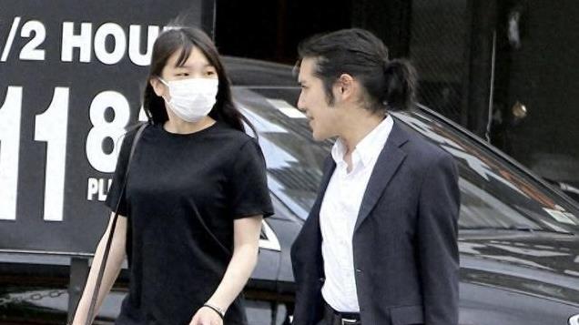 61日本皇后和纪子妃前后脚出席公务，妯娌风评逆转，一方一地鸡毛
