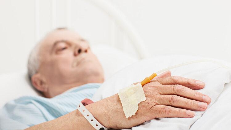 为什么欧美很少有卧病在床的老人，我国却很多？四个原因值得思考