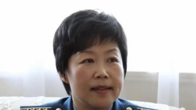 程晓健少将为何能成为空军首位女师长？她的简历背后有何故事？