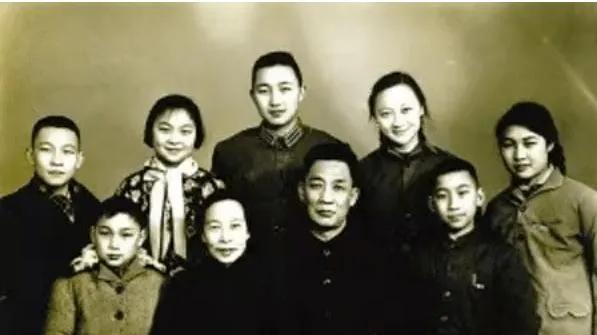 他是陕西省委原书记，被发现死在小树林，康生：他是反党分子