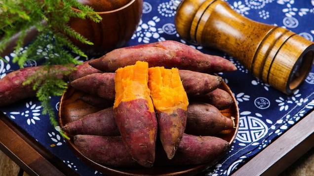 蒸红薯冷水上锅就错了，老菜农教你3个技巧，香甜绵软还没水汽味