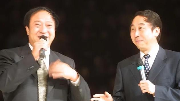 58岁家庭破裂，64岁节目中晕倒，离开冯巩后，牛群还有劲折腾吗？