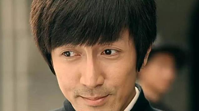 满脸褶子却自称高中生，扮嫩男星辣眼睛，郝蕾当年说的果然没错